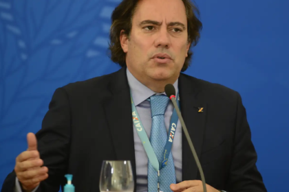 Pedro Duarte Guimarães analisa os impactos econômicos para os países anfitriões da Copa do Mundo, entre investimentos, turismo e legado financeiro.