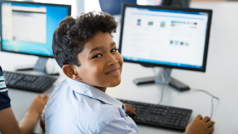 Tecnologias nas escolas podem transformar a educação, como aponta o Instituto Econacional.