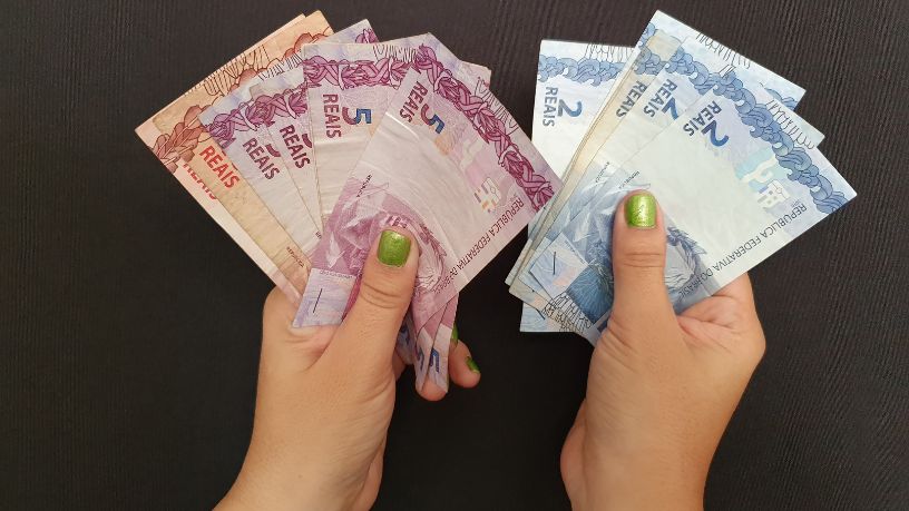 Mulheres e finanças pessoais no Brasil: por que a percepção de sofrimento financeiro é maior do que entre os homens