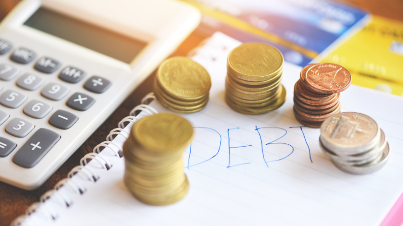 Selic cai para 14,25% ao ano: o que muda para quem tem dívidas, financiamentos e investimentos?